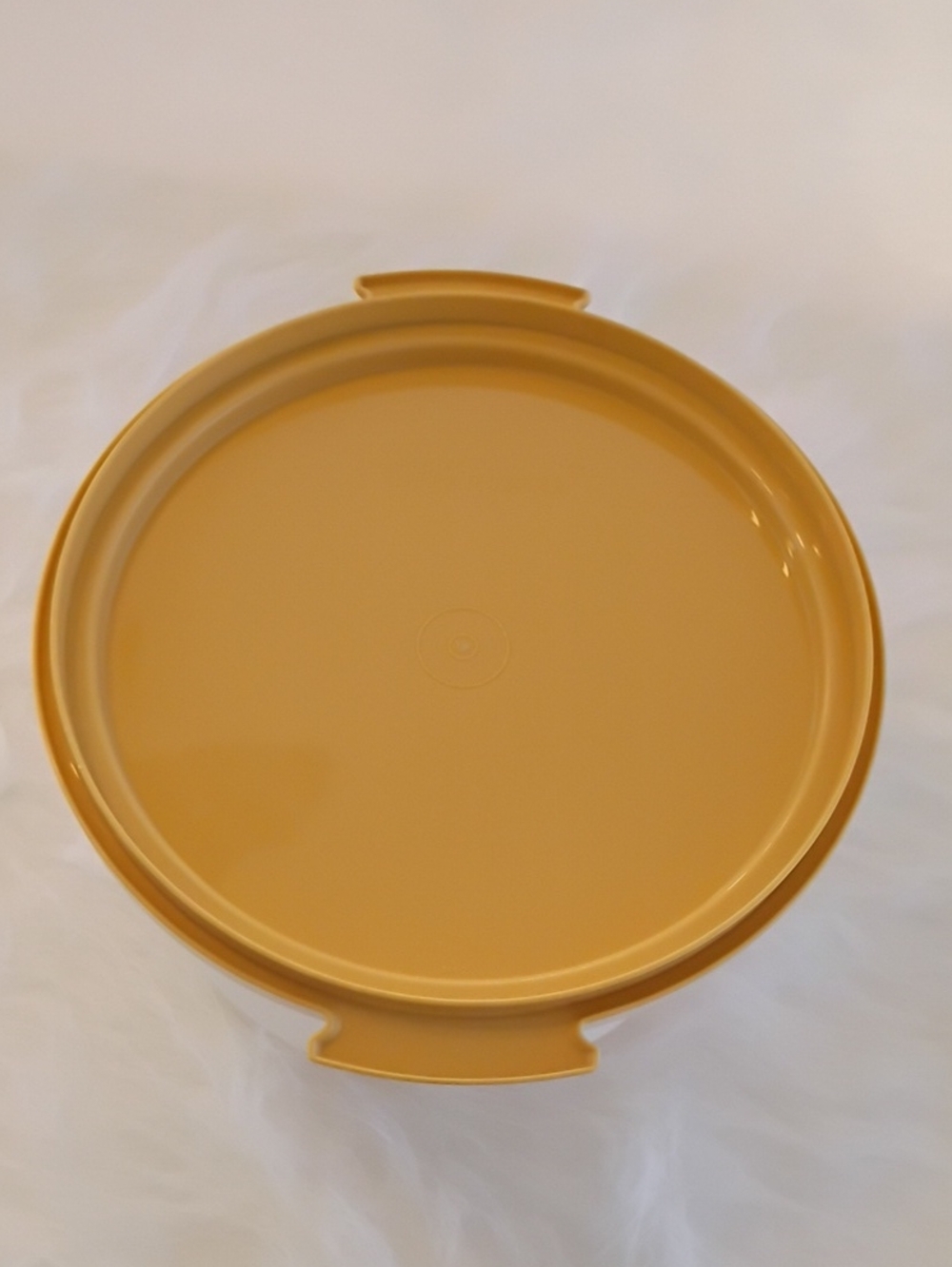 Tupperware Vintage Mustard Yellow Lid Cake Taker